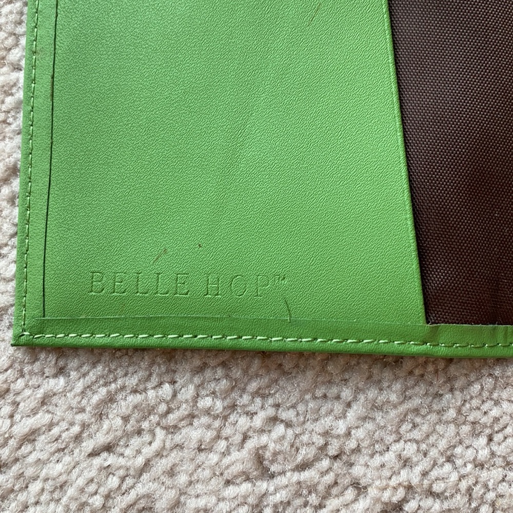 Belle Hop genuine leather green passport holder - Picture 3 of 4
